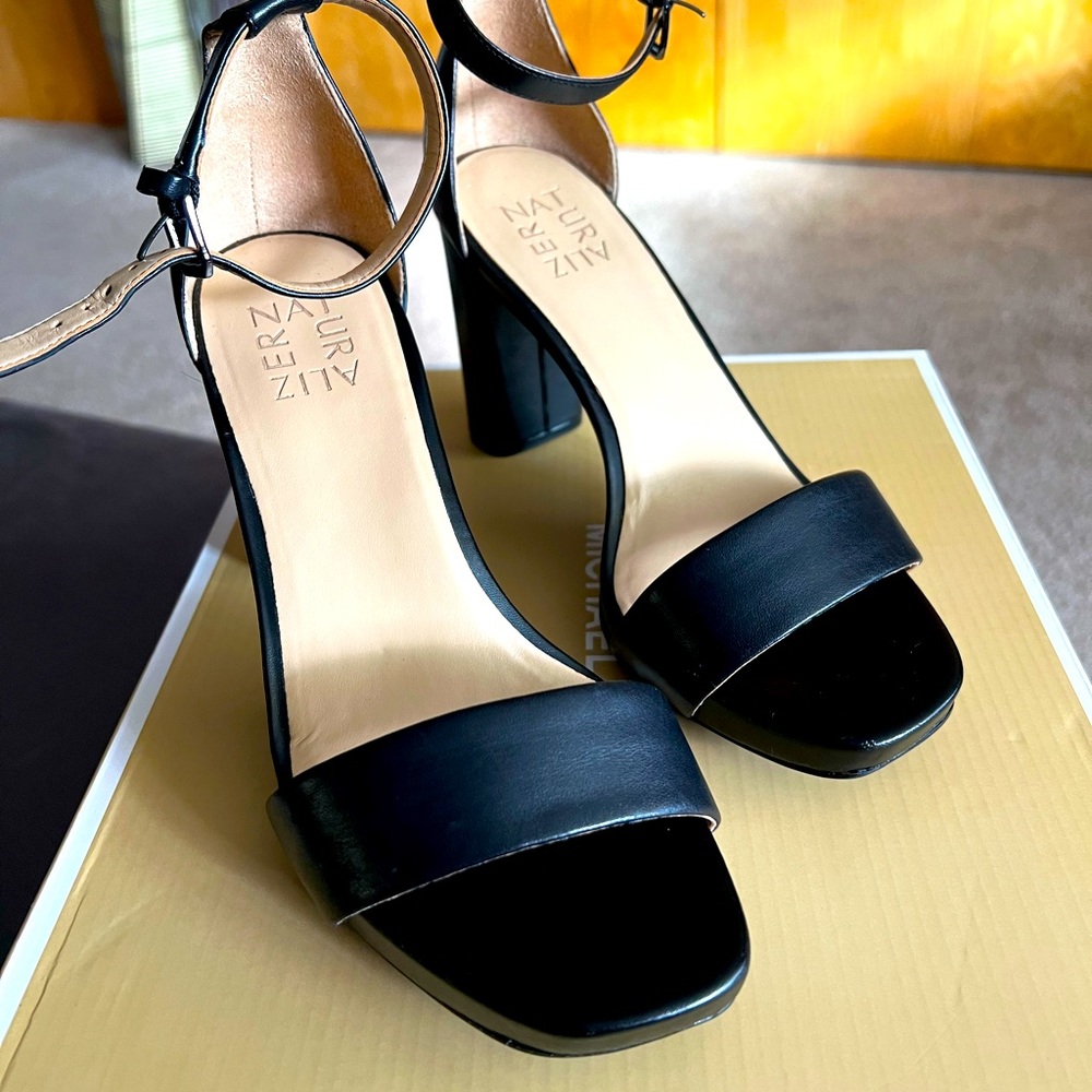 Naturalizer black heels